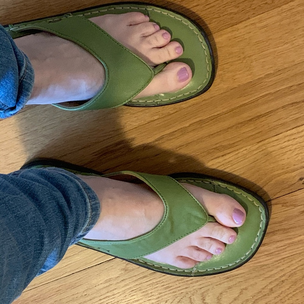 Born green sandal